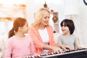 Преподавание игры на клавишном синтезаторе